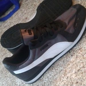 Puma sneakers unisex worn once